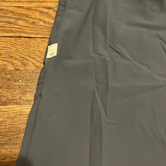 Vuori women’s joggers - Picture 7 of 7